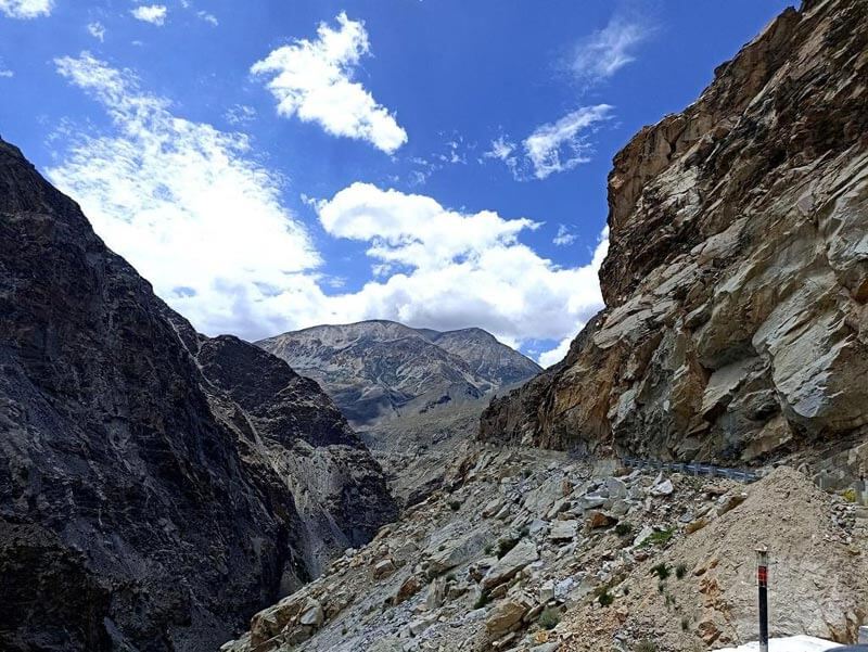 Amazing leh ladakh mountains लेह लद्दाख यात्रा: लेह लद्दाख की लोकप्रिय भूमि